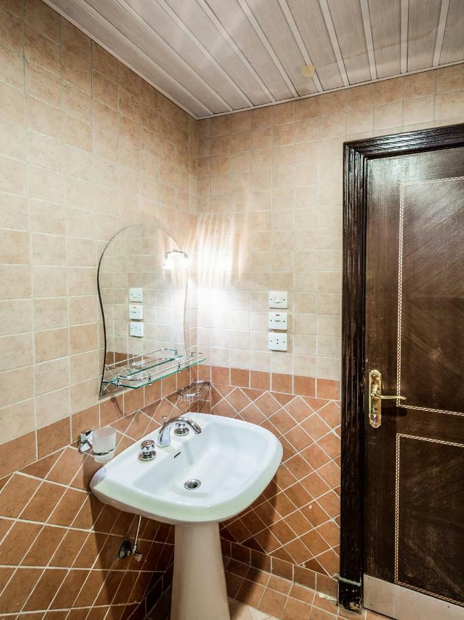 Capital O 162 Brzeen Hotel Рияд Екстериор снимка
